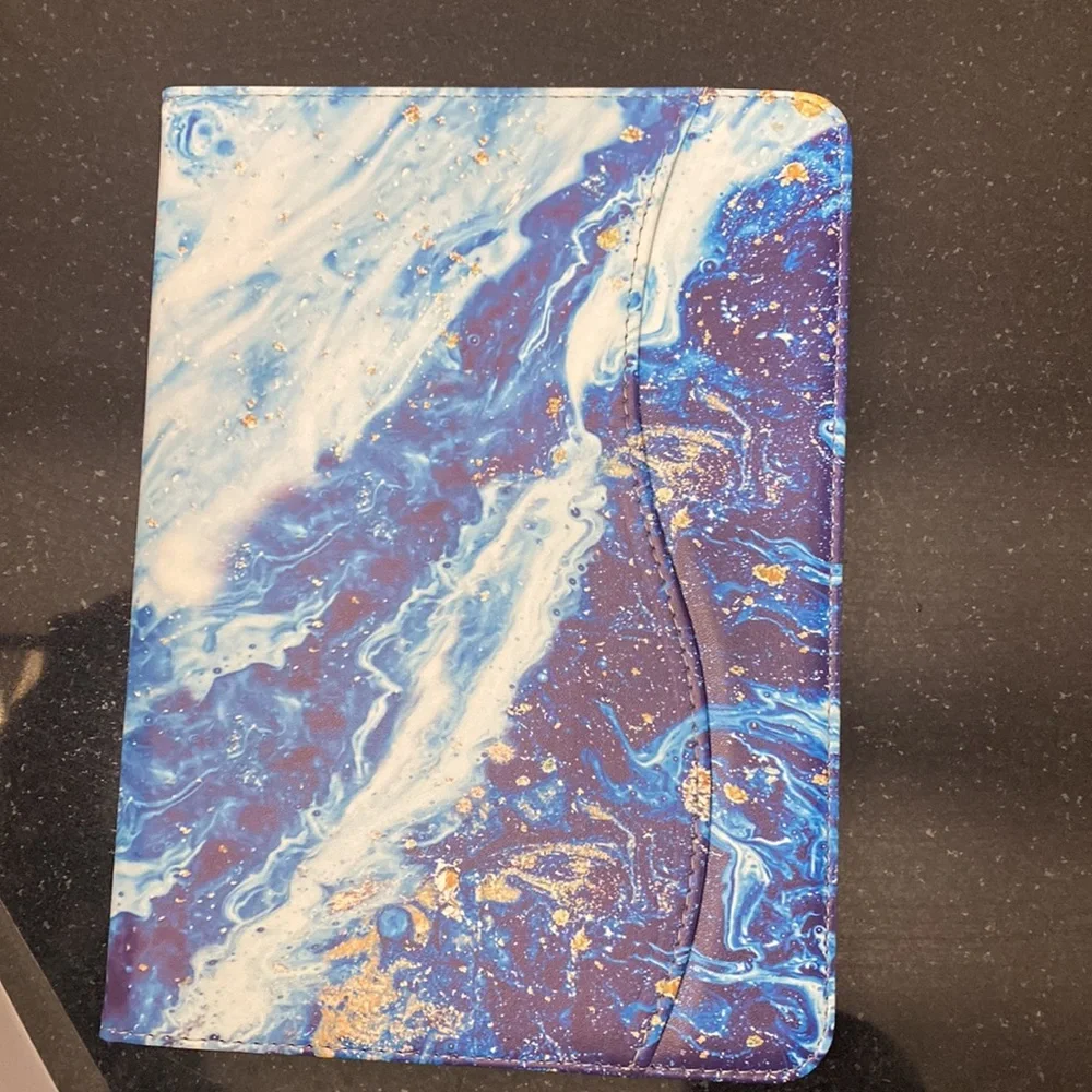 Brand new iPad cover. - Picture 2 of 8